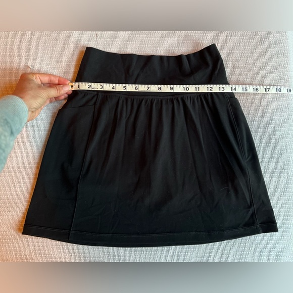 Athleta salutation stash pocket skirt with 16.5” length. - Picture 4 of 7